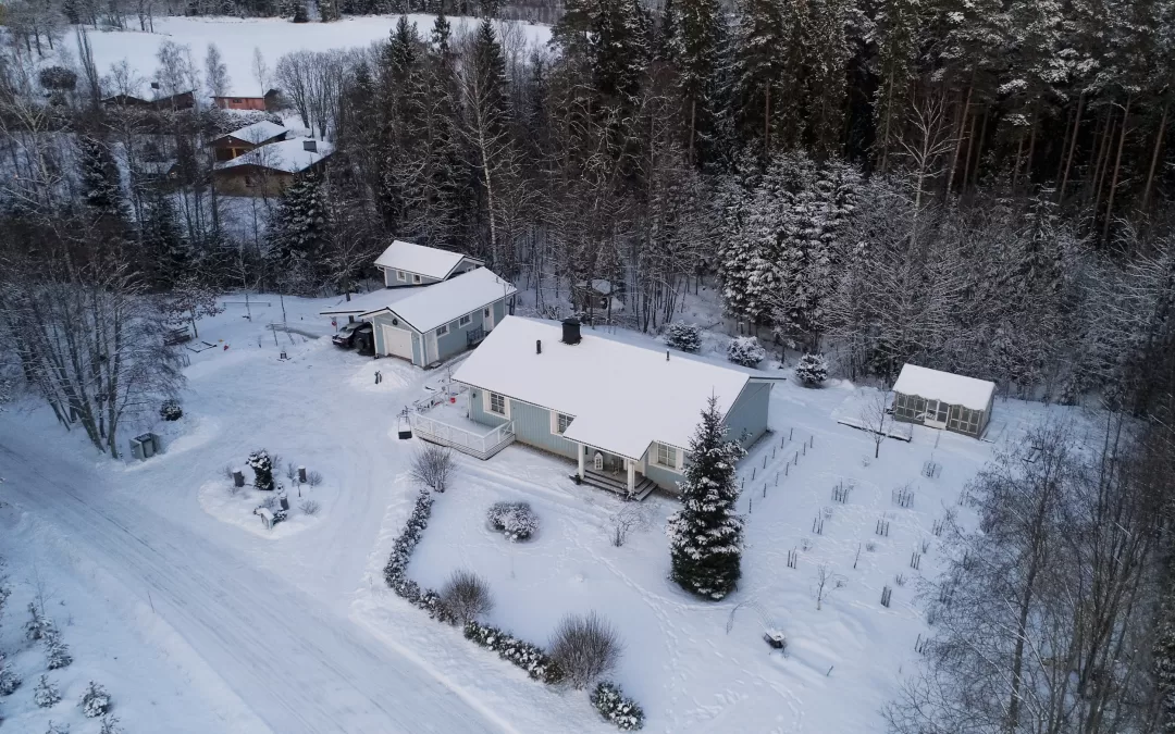 Mikä on projektinjohtopalvelu ja miten se helpottaa omakotitalon rakentamista?
